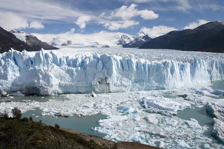 グラマラスヴォヤージュお勧め、アルゼンチン世界自然遺産ロス・グラシアレス国立公園で最も有名な氷河が「ペリト・モレノ氷河」への旅、スペガッツィーニ氷河や最大規模のウプサラ氷河、ペリト・モレノ氷河旅行・アルゼンチン旅行の行き方,予算,費用は無料見積もりに自信の名古屋のオーダーメイド専門旅行会社グラージュへ