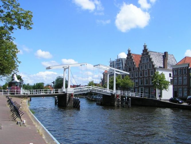 グラマラスヴォヤージュお勧め、オランダの随一の美しい古都ハーレム｜ Haarlem旅、ハーレム旅行、オランダ旅行の行き方,オランダ跳ね橋予算,費用は無料見積もりに自信の名古屋のオーダーメイド専門旅行会社グラージュへ