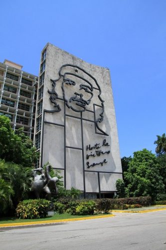 英雄チェ・ゲバラはキューバを救ったか
