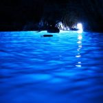 グラマラスヴォヤージュはナポリ沖合かプリ島の青の洞窟のプロフェッショナル名古屋グラージュ株式会社