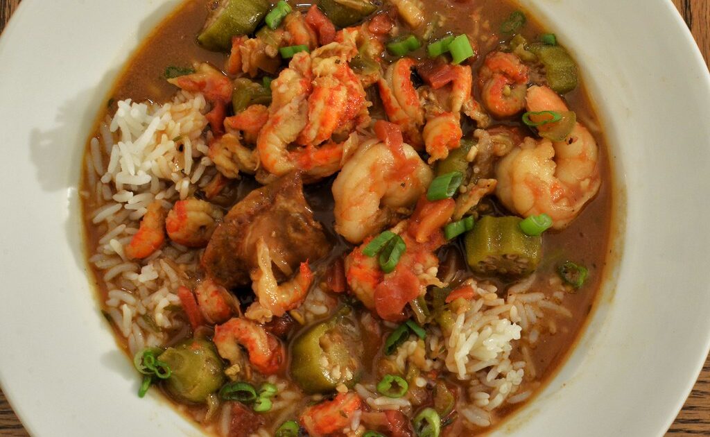 Gumbo ガンボ ルイジアナ州を起源とするシチューあるいはスープ料理である。 シーフードガンボ