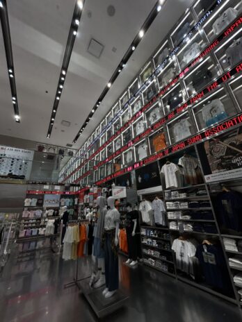 ハワイのユニクロはコラボ商品のオンパレード