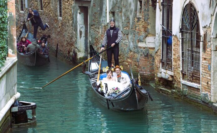 ハネムーン参加のＹさま。ベニスのゴンドラで挙式されました。