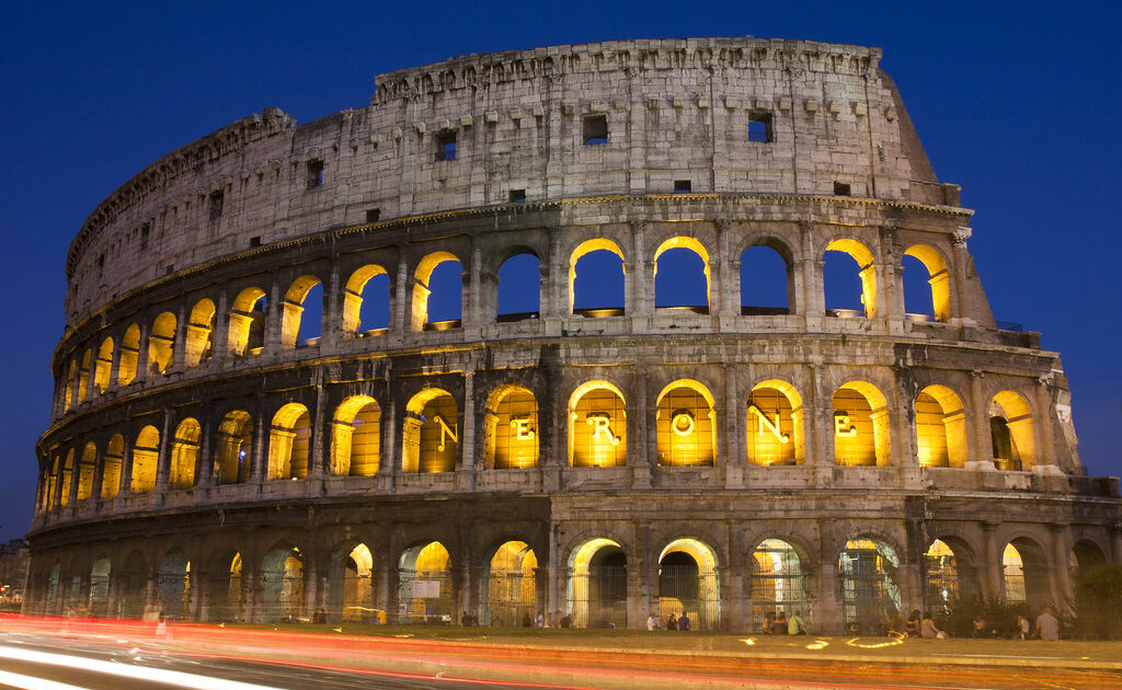 コロッセオのライトアップ。