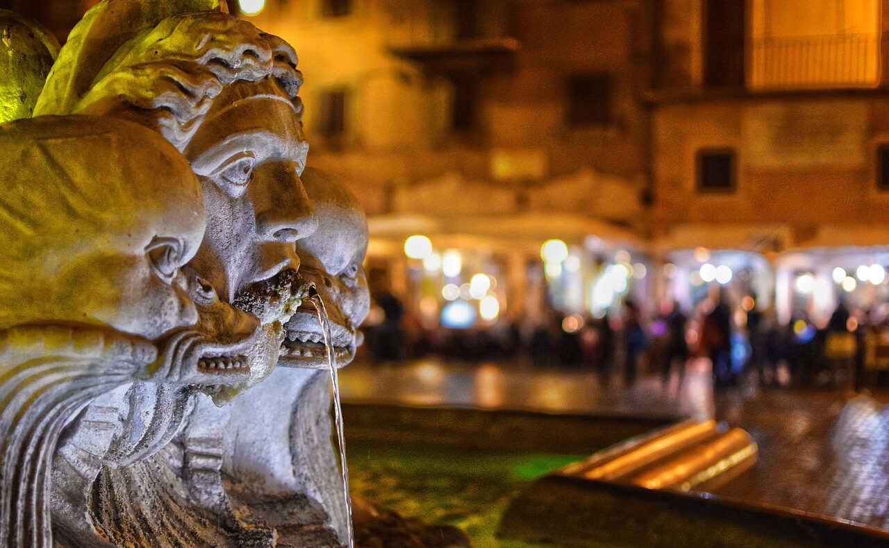 トレヴィの泉の夜景も美しい。