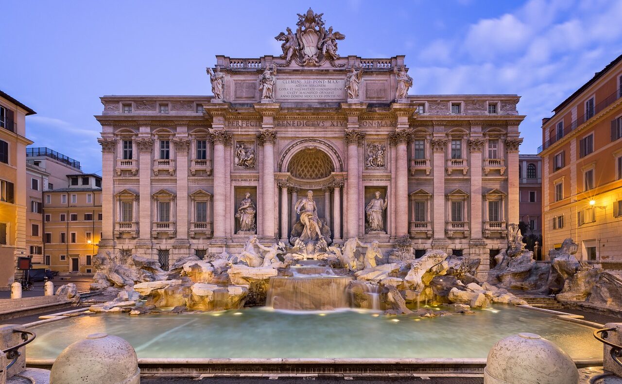 正面からのトレヴィの泉。