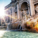 トレヴィの泉とまぶしい太陽。