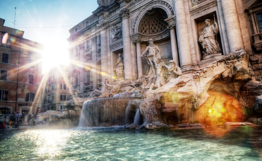 トレヴィの泉とまぶしい太陽。