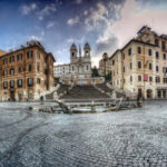 スペイン広場を見上げる景色。