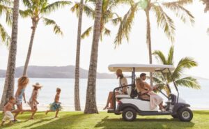 バギーで島内は自由自在に移動可能。