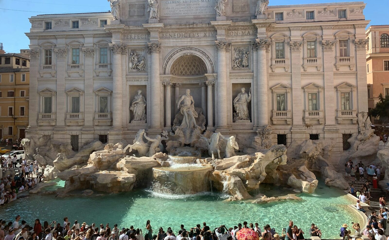 人ごみのトレヴィの泉