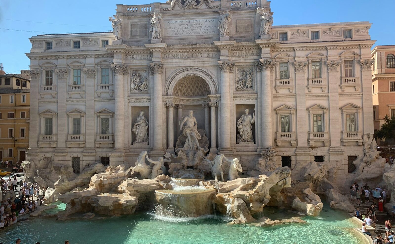 バロック芸術の傑作トレヴィの泉。