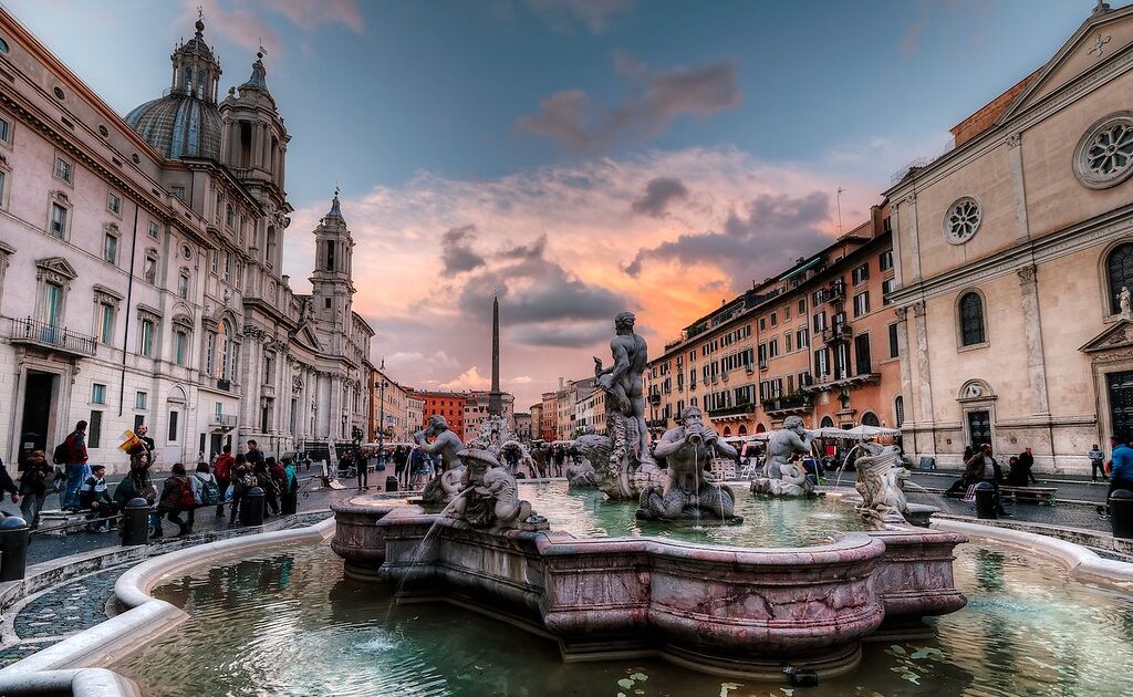 ナヴォーナ広場はドミティアヌス帝が造らせたドミティアヌス競技場。