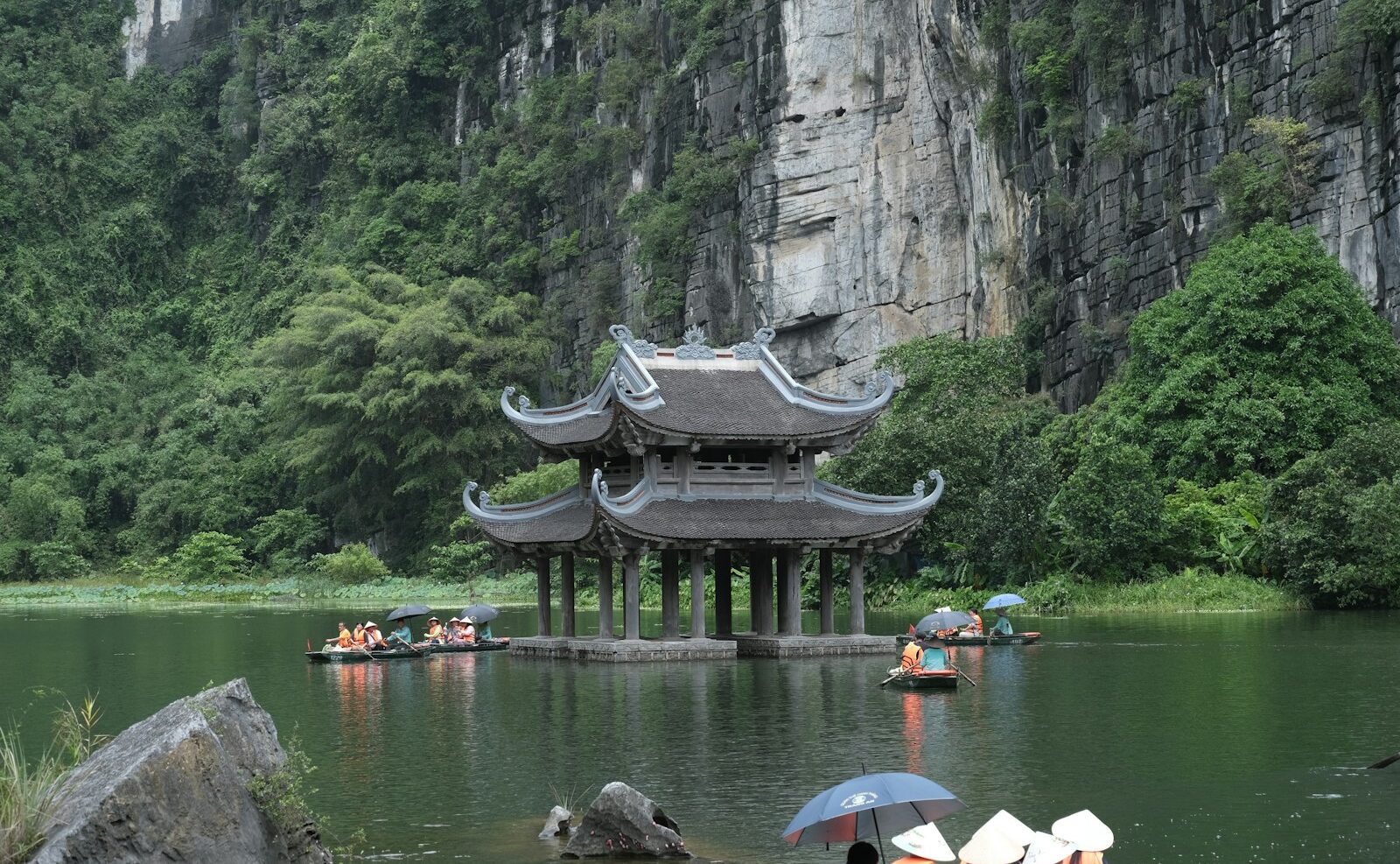 チャンアンの水上の廟。