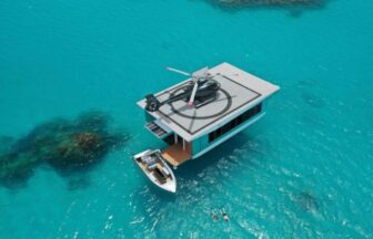 遊覧ヘリコプターで上空を巡る ホワイトヘブンビーチ、ヒルインレット、 ウィットサンデー島、フック島、ハートリーフ ハートアイランドの独占