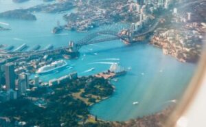 飛行機機内から望むシドニー上空。