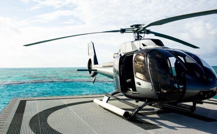 ヘリコプターでのグレートバリアリーフ遊覧。