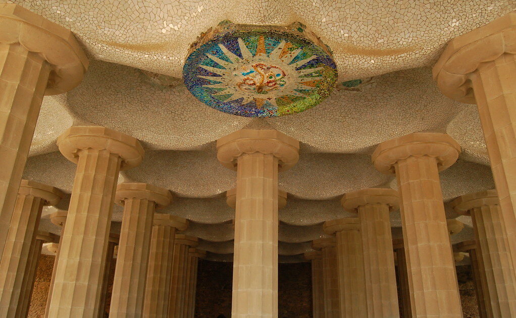 多柱室: HYPOSTYLE HALL GUELL PARK