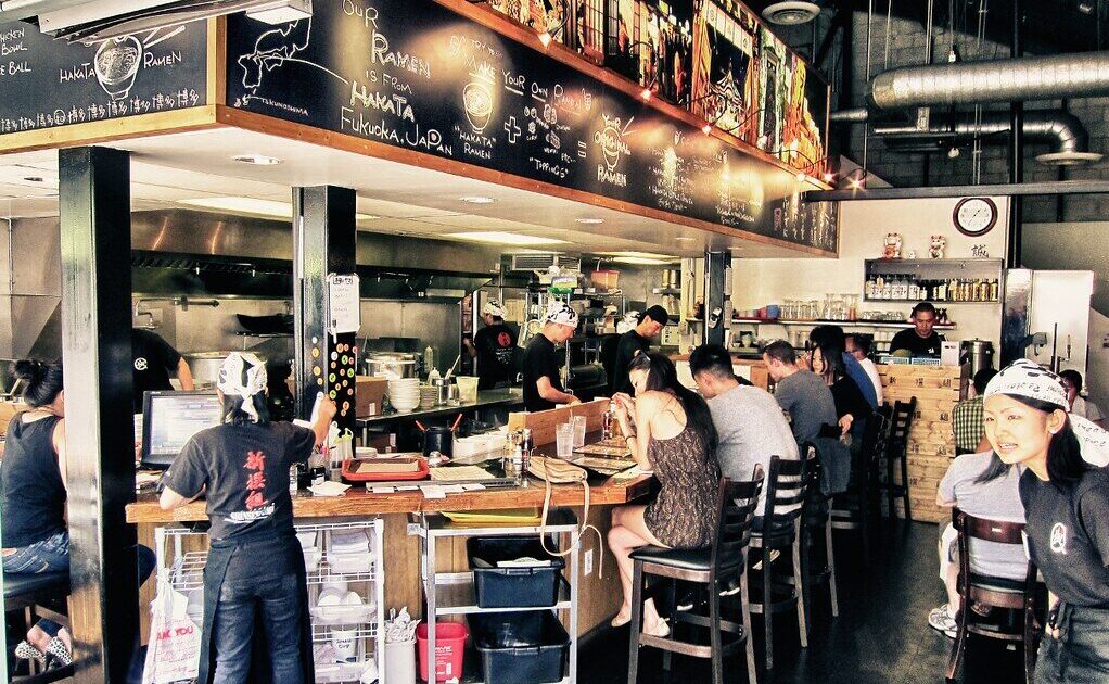 ロサンゼルスのラーメン屋の風景