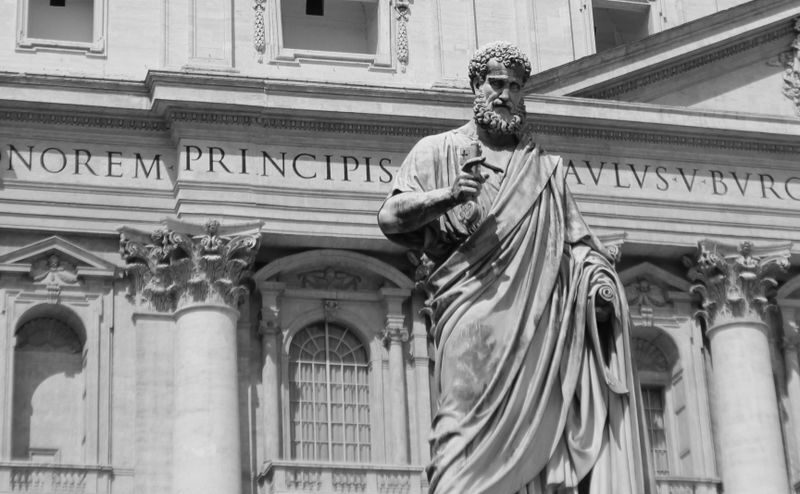 聖ペトロは、イエス・キリストの十二使徒のリーダーであり、カトリック教会における初代ローマ教皇